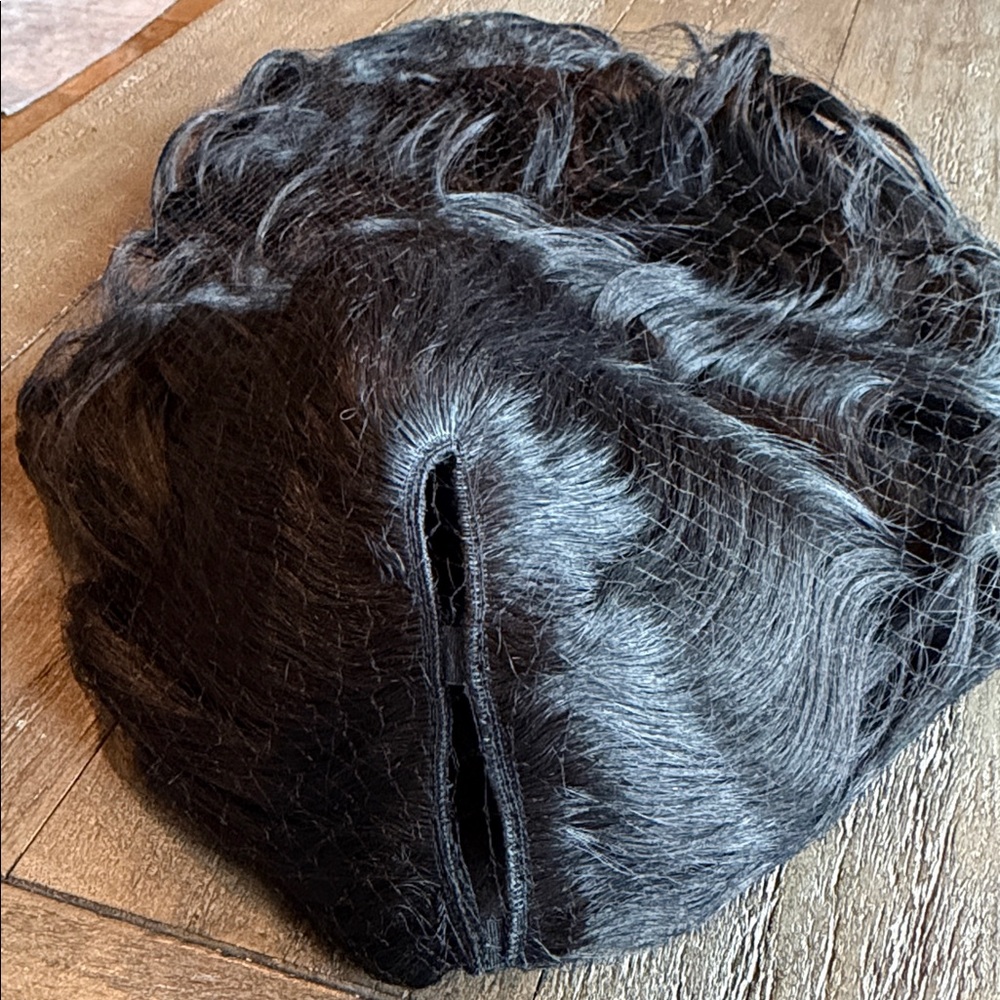 Luxurious Black Wavy Wig - Picture 7 of 7